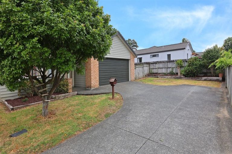 Photo of property in 12 Peachstone Lane, Henderson, Auckland, 0612