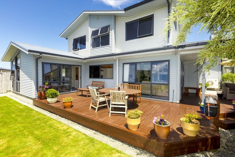 Photo of property in 27 Mcewen Crescent, Riverstone Terraces, Upper Hutt, 5018
