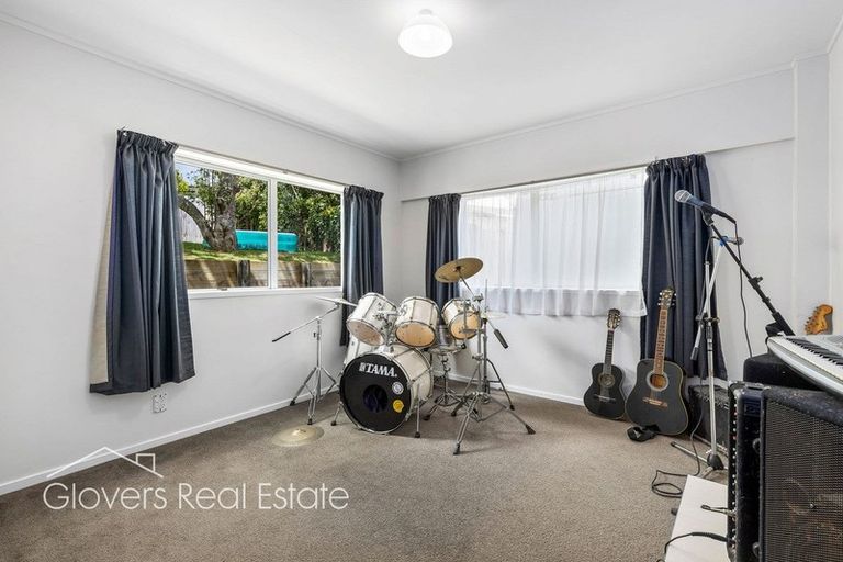 Photo of property in 10 Seabar Place, Glen Eden, Auckland, 0602