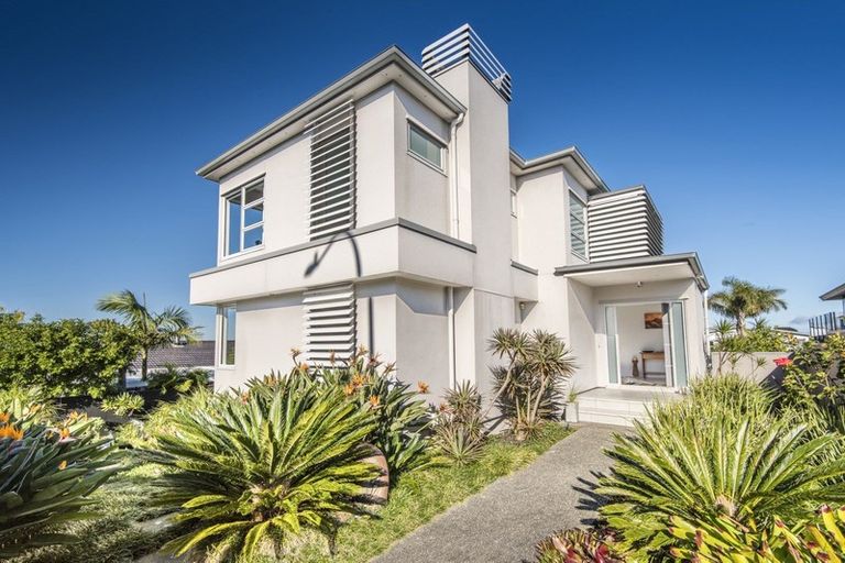 Photo of property in 62 Seaview Road, Castor Bay, Auckland, 0620