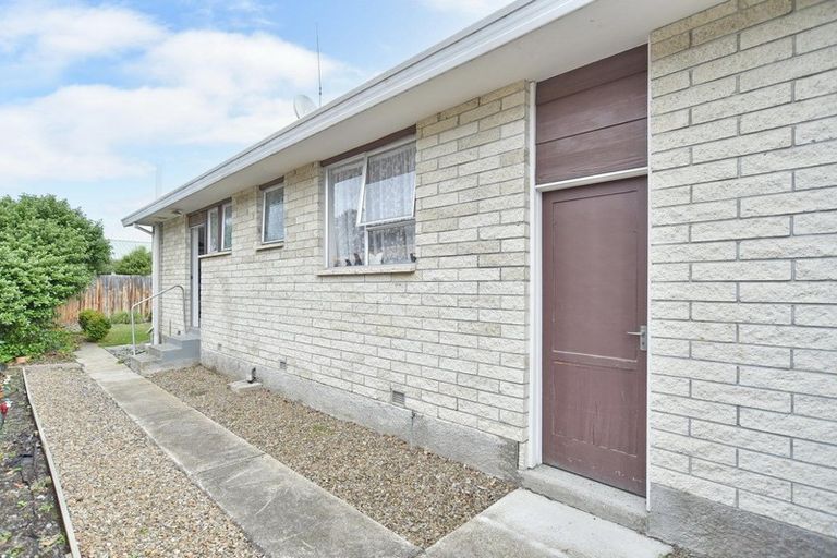 Photo of property in 2/144a Pages Road, Wainoni, Christchurch, 8061