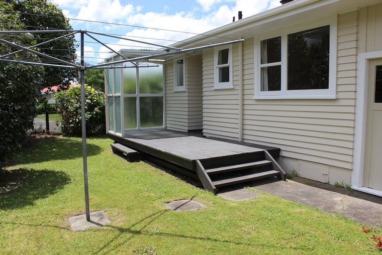 Photo of property in 80a Wikiriwhi Crescent, Awapuni, Palmerston North, 4412