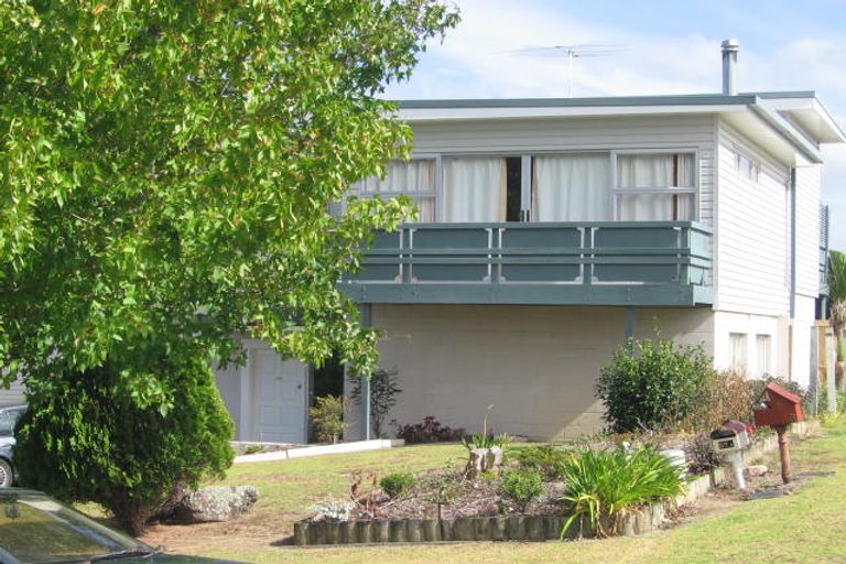 Photo of property in 59 Girrahween Drive, Totara Vale, Auckland, 0629
