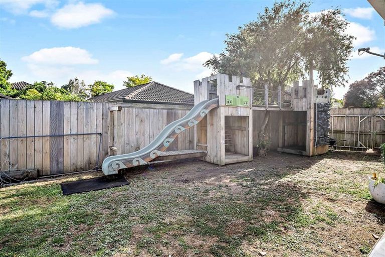 Photo of property in 8 Saint Leger Crescent, Huntington Park, Auckland, 2013