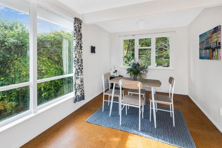 Photo of property in 100 Helston Road, Paparangi, Wellington, 6037