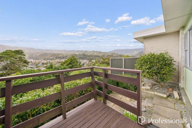 Photo of property in 7a Lincoln Grove, Wainuiomata, Lower Hutt, 5014