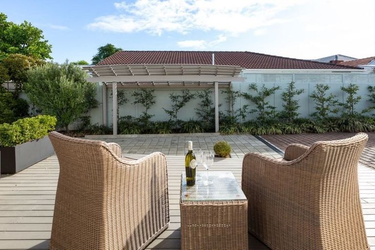 Photo of property in 2/38 East Coast Road, Milford, Auckland, 0620