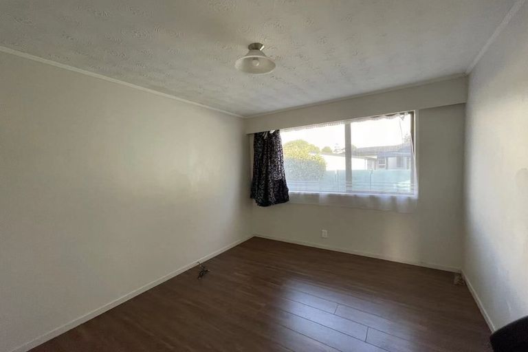 Photo of property in 5 Booralee Avenue, Botany Downs, Auckland, 2010