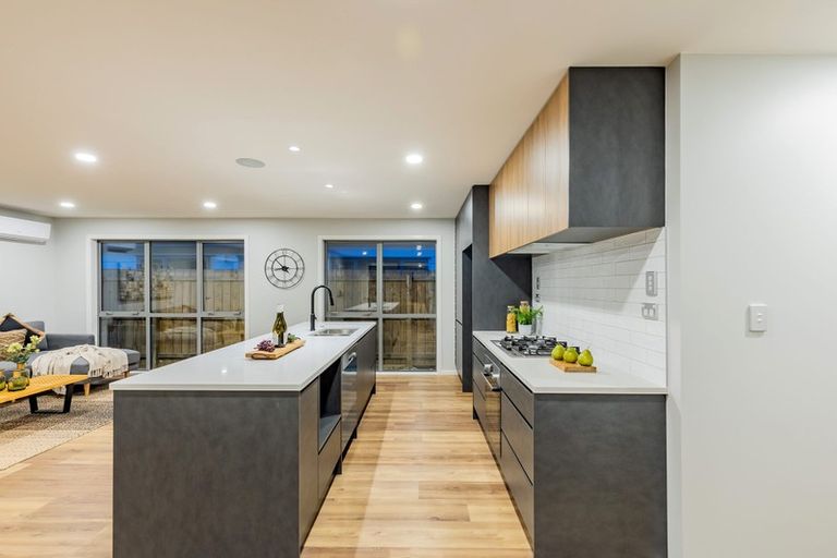 Photo of property in 17 Konoba Avenue, Kumeu, 0810