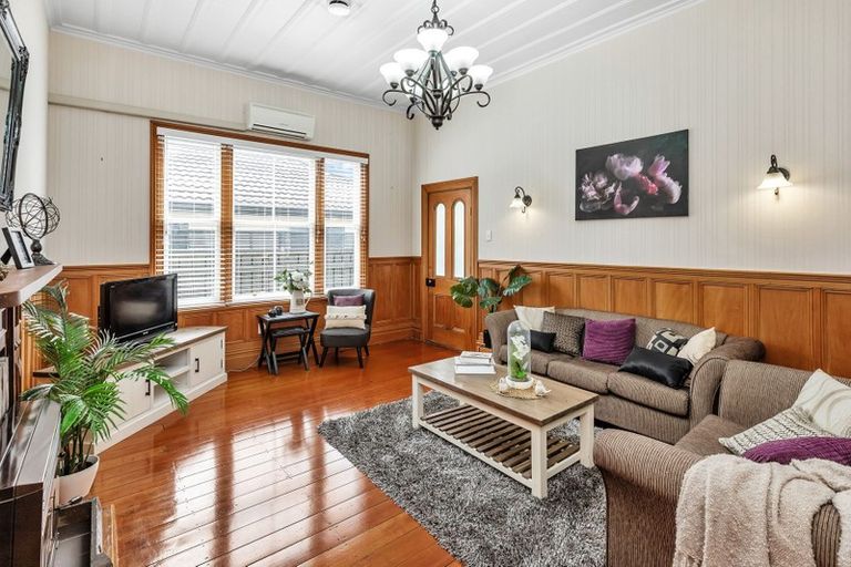 Photo of property in 6 Shortland Street, Regent, Whangarei, 0112