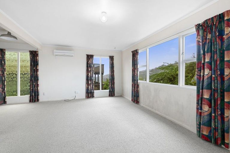 Photo of property in 45 Chartwell Drive, Crofton Downs, Wellington, 6035