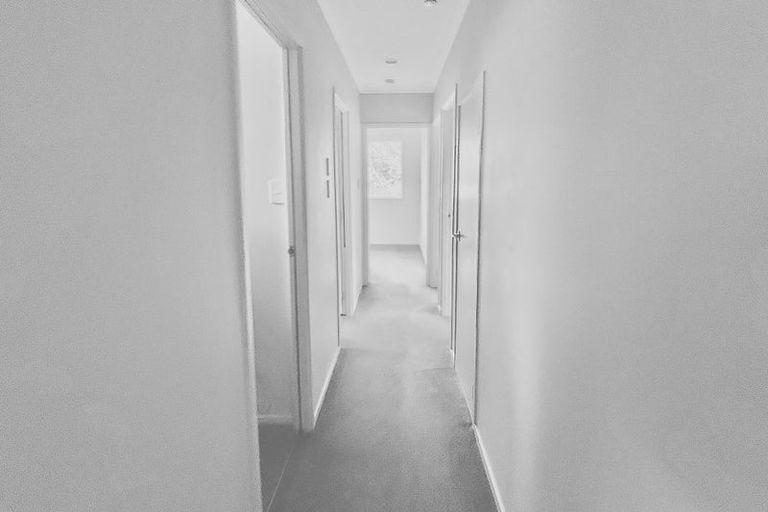 Photo of property in 29 Staincross Street, Green Bay, Auckland, 0604