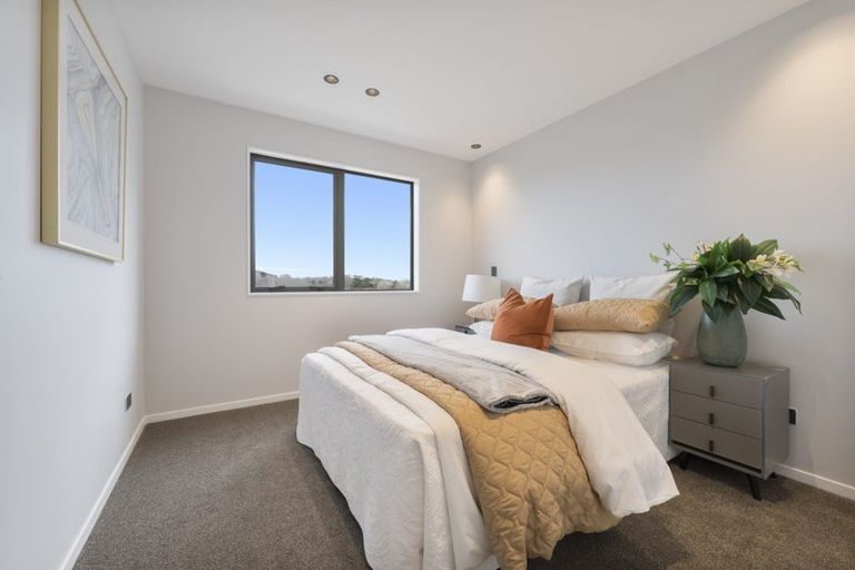 Photo of property in 19 Taipahitini Road, Rosehill, 2113