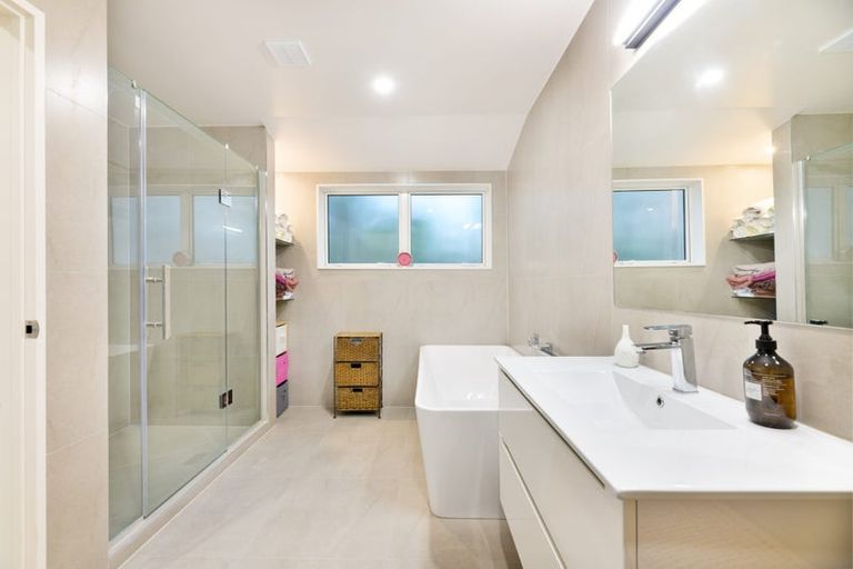 Photo of property in 30c Coniston Avenue, Te Atatu South, Auckland, 0610