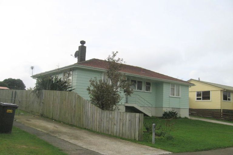 Photo of property in 38 Beauzami Crescent, Ascot Park, Porirua, 5024