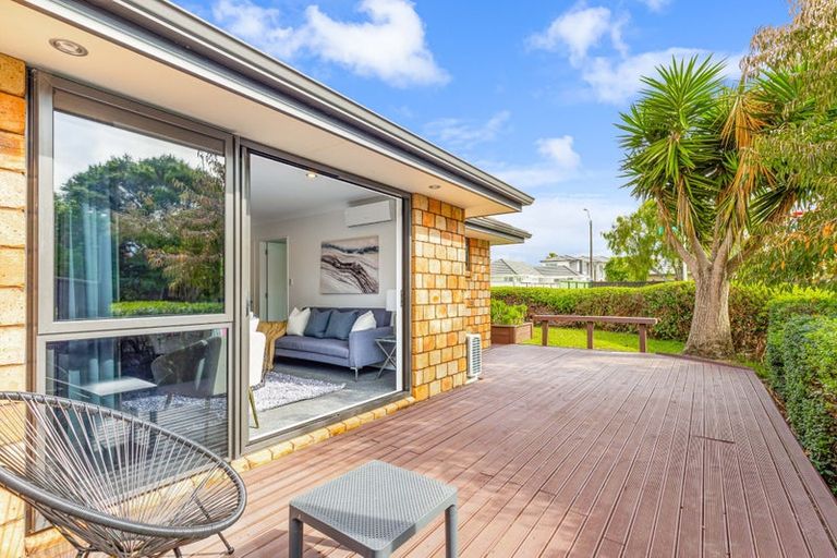 Photo of property in 26 Moor Avenue, Te Atatu Peninsula, Auckland, 0610