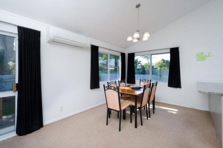 Photo of property in 204b Edmonton Road, Te Atatu South, Auckland, 0610