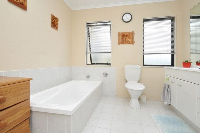 Photo of property in 27c Challinor Street, Pakuranga, Auckland, 2010