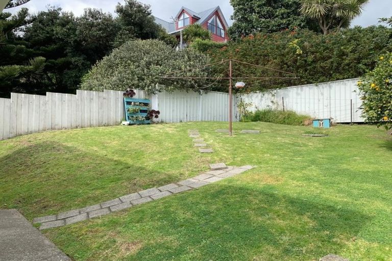 Photo of property in 18 Tarawa Street, Paekakariki, 5034