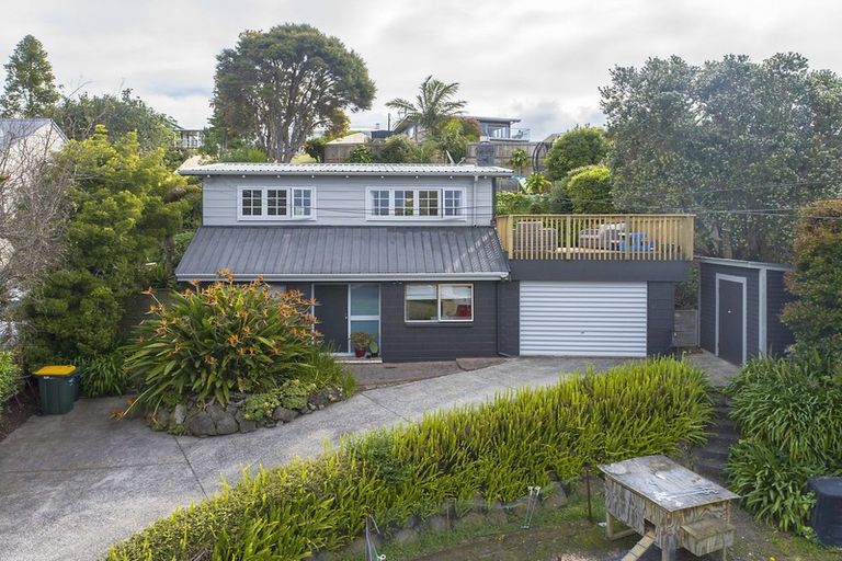 Photo of property in 6 Maori Hut Road, Red Beach, 0932
