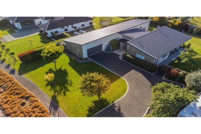 Photo of property in 24 Elizabeth Allen Drive, West Melton, 7618