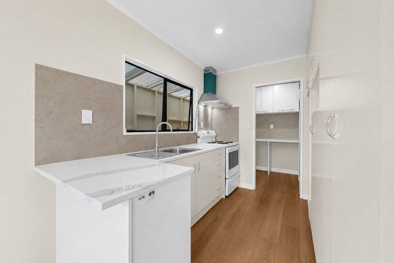 Photo of property in 2/54 Pooks Road, Ranui, Auckland, 0612