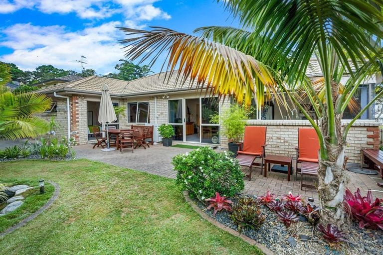 Photo of property in 8 Landvale Court, Browns Bay, Auckland, 0630