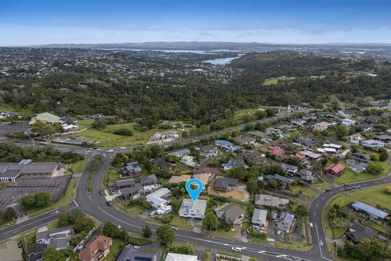 Photo of property in 8 Unsworth Drive, Unsworth Heights, Auckland, 0632