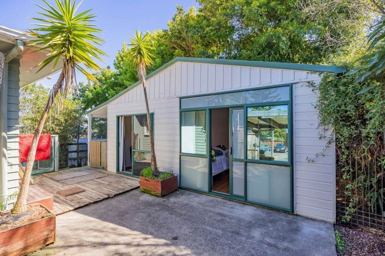 Photo of property in 438 Don Buck Road, Massey, Auckland, 0614