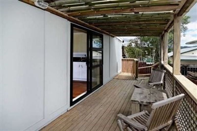 Photo of property in 1/55 Awaroa Road, Sunnyvale, Auckland, 0612