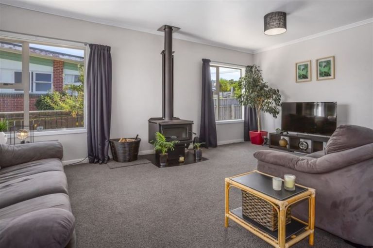 Photo of property in 8 Kapiti Crescent, Titahi Bay, Porirua, 5022