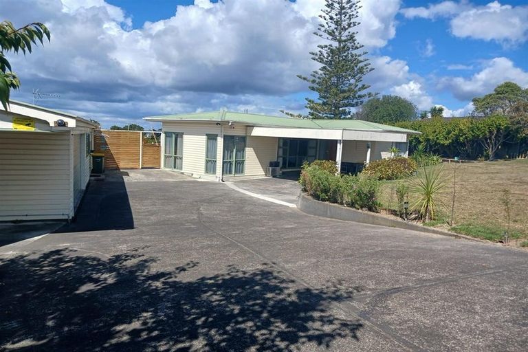 Photo of property in 40 Waimumu Road, Massey, Auckland, 0614