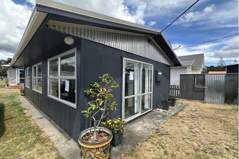 Photo of property in 54 Fifth Avenue, Urenui, 4377