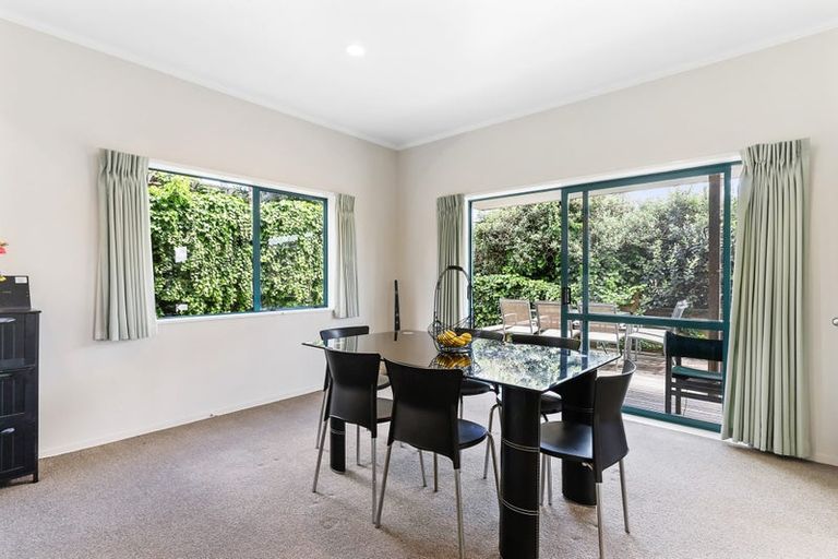 Photo of property in 33b Dalwhinnie Parade, Highland Park, Auckland, 2010