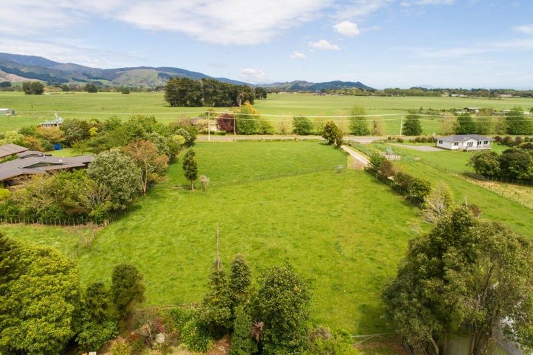 Photo of property in 279 Tararua Road, Levin, 5571