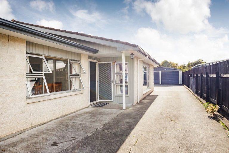 Photo of property in 32 John F Kennedy Drive, Milson, Palmerston North, 4414