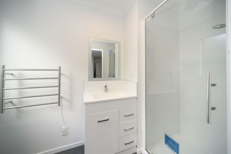 Photo of property in 56 Exeter Crescent, Takaro, Palmerston North, 4412