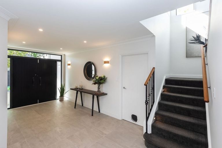 Photo of property in 16 Makora Street, Fendalton, Christchurch, 8041