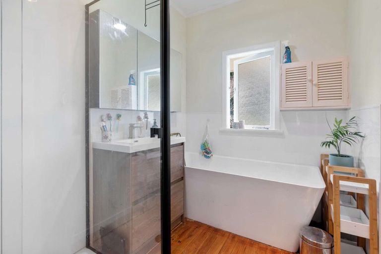 Photo of property in 15 Taylor Avenue, Paeroa, 3600