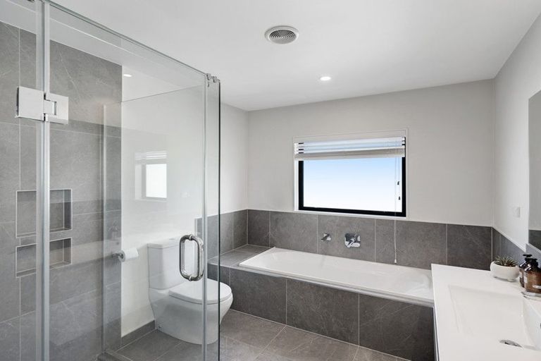 Photo of property in 26 Papa Orchard Drive, Kumeu, 0810