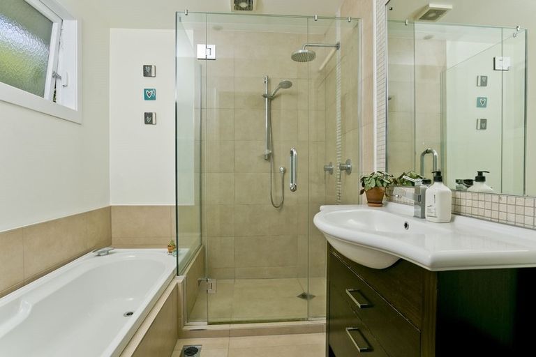 Photo of property in 2/8a Harley Road, Hauraki, Auckland, 0622