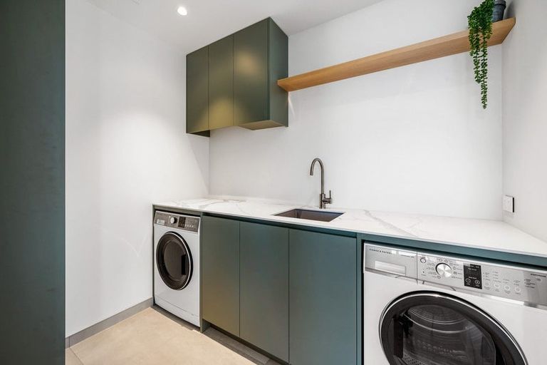 Photo of property in 6 Akitu Rise, Wanaka, 9305