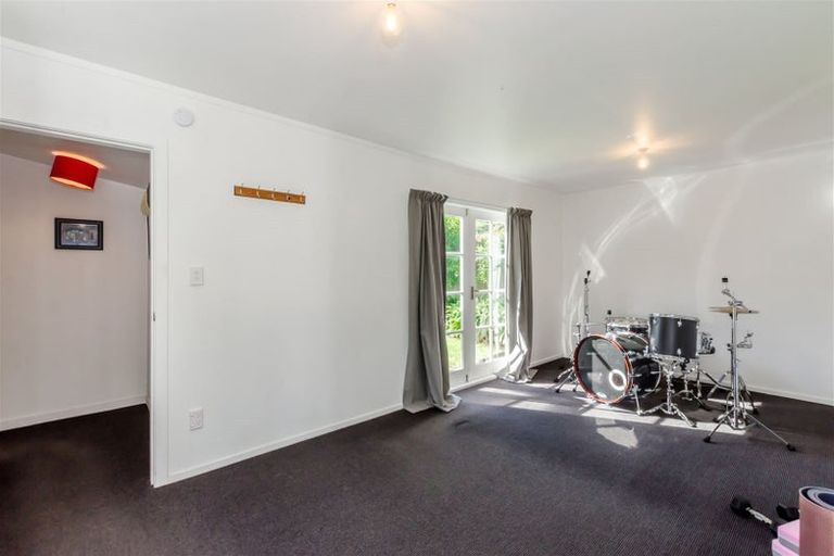 Photo of property in 10 Tilley Road, Paekakariki, 5034