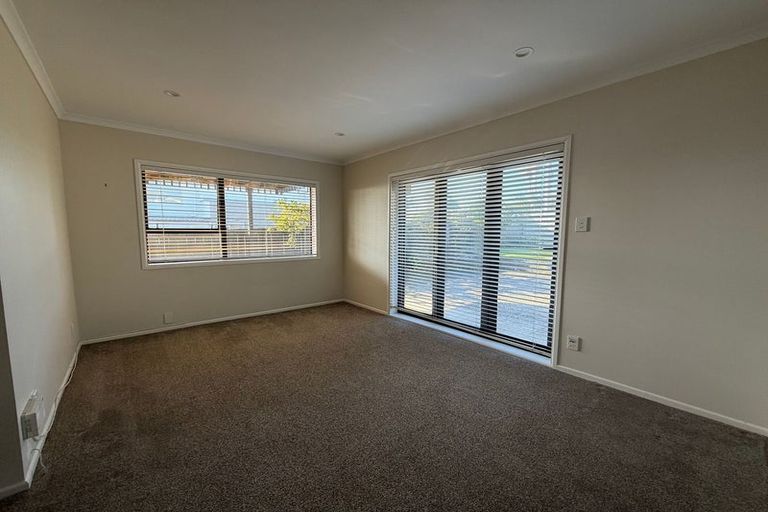 Photo of property in 2/42 Aberdeen Road, Campbells Bay, Auckland, 0620
