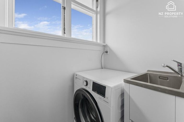 Photo of property in 73 Macandrew Road, South Dunedin, Dunedin, 9012