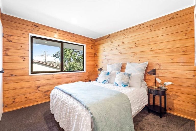 Photo of property in 1/80 Browns Bay Road, Rothesay Bay, Auckland, 0630