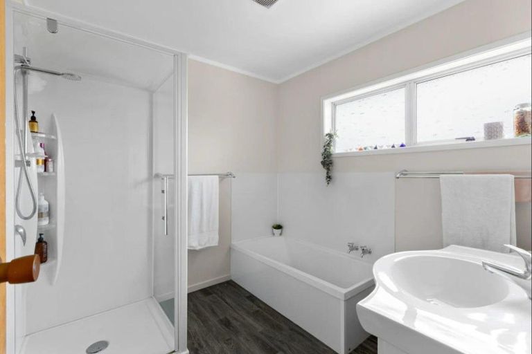 Photo of property in 1068 Whangaparaoa Road, Tindalls Beach, Whangaparaoa, 0930