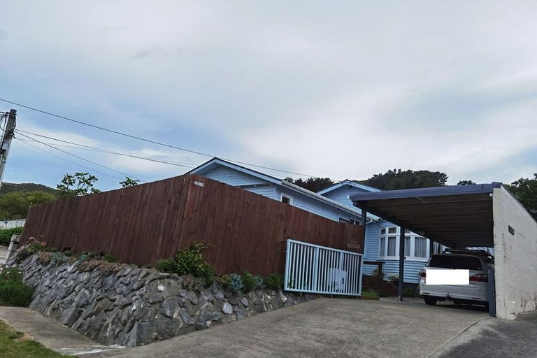 Photo of property in 104 Parkvale Road, Karori, Wellington, 6012