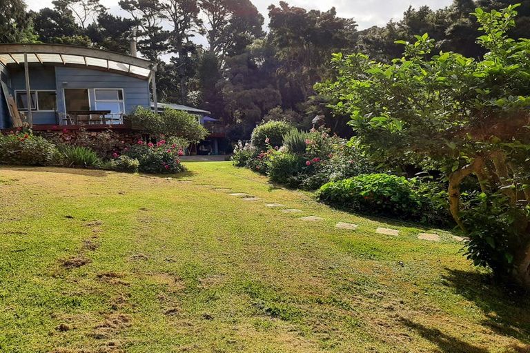 Photo of property in 95 Cornwallis Road, Cornwallis, Auckland, 0604