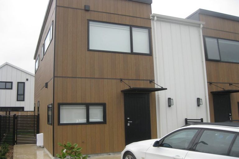 Photo of property in 8 Raeble Walkington Lane, Wallaceville, Upper Hutt, 5018